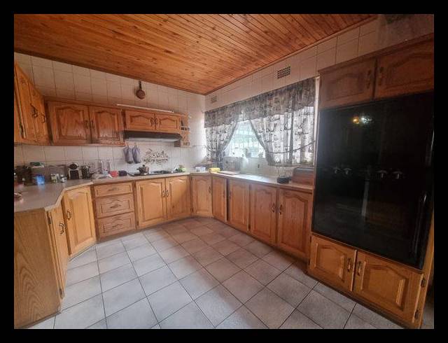 3 BEDROOM HOUSE FOR SALE IN BIRCHLEIGH NORTH